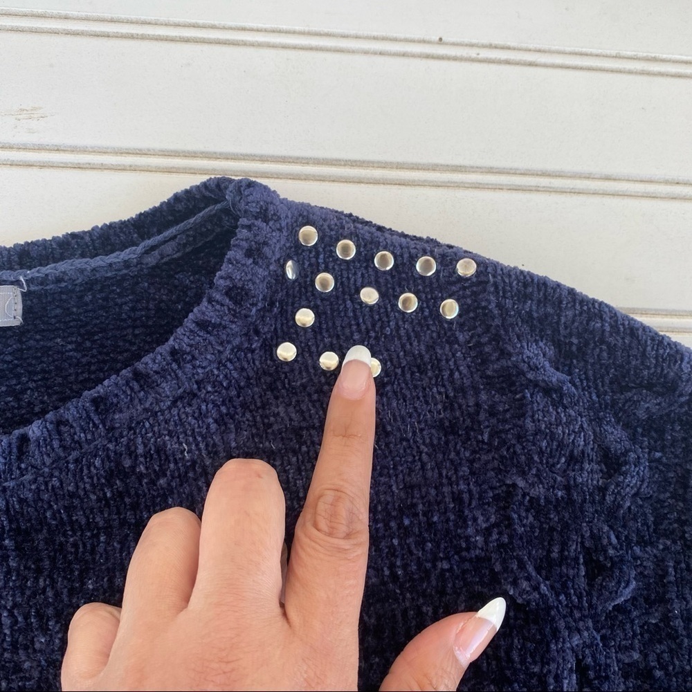 Studded pullover sweater Size Large - Picture 5 of 8